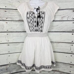 Forever 21 Boho Embroidered White Cotton Mini Dress Size M